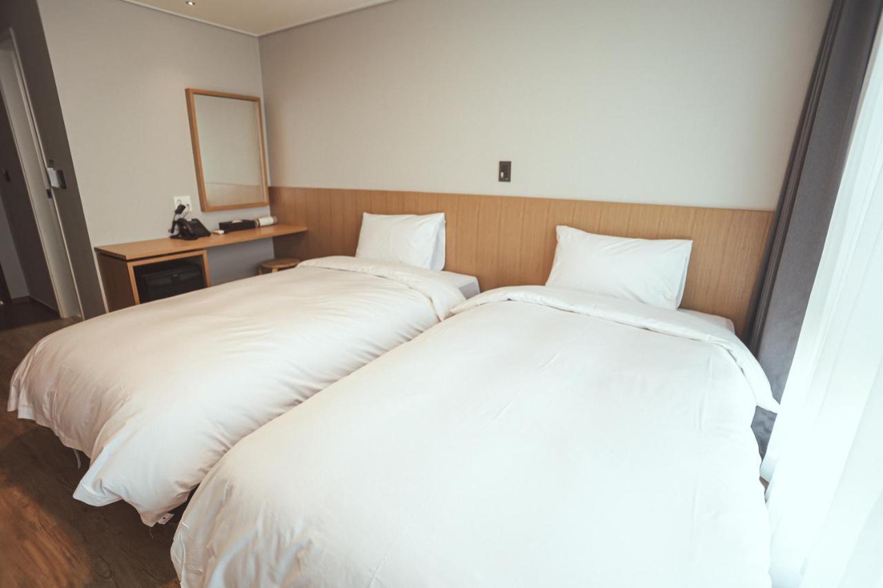 Hotel Kenny Йосу Екстер'єр фото